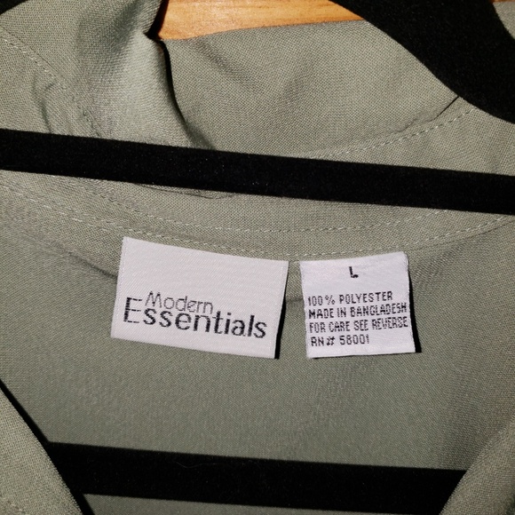 Wrinkle Free Button-down Tab Sleeved Large Top - Picture 6 of 6